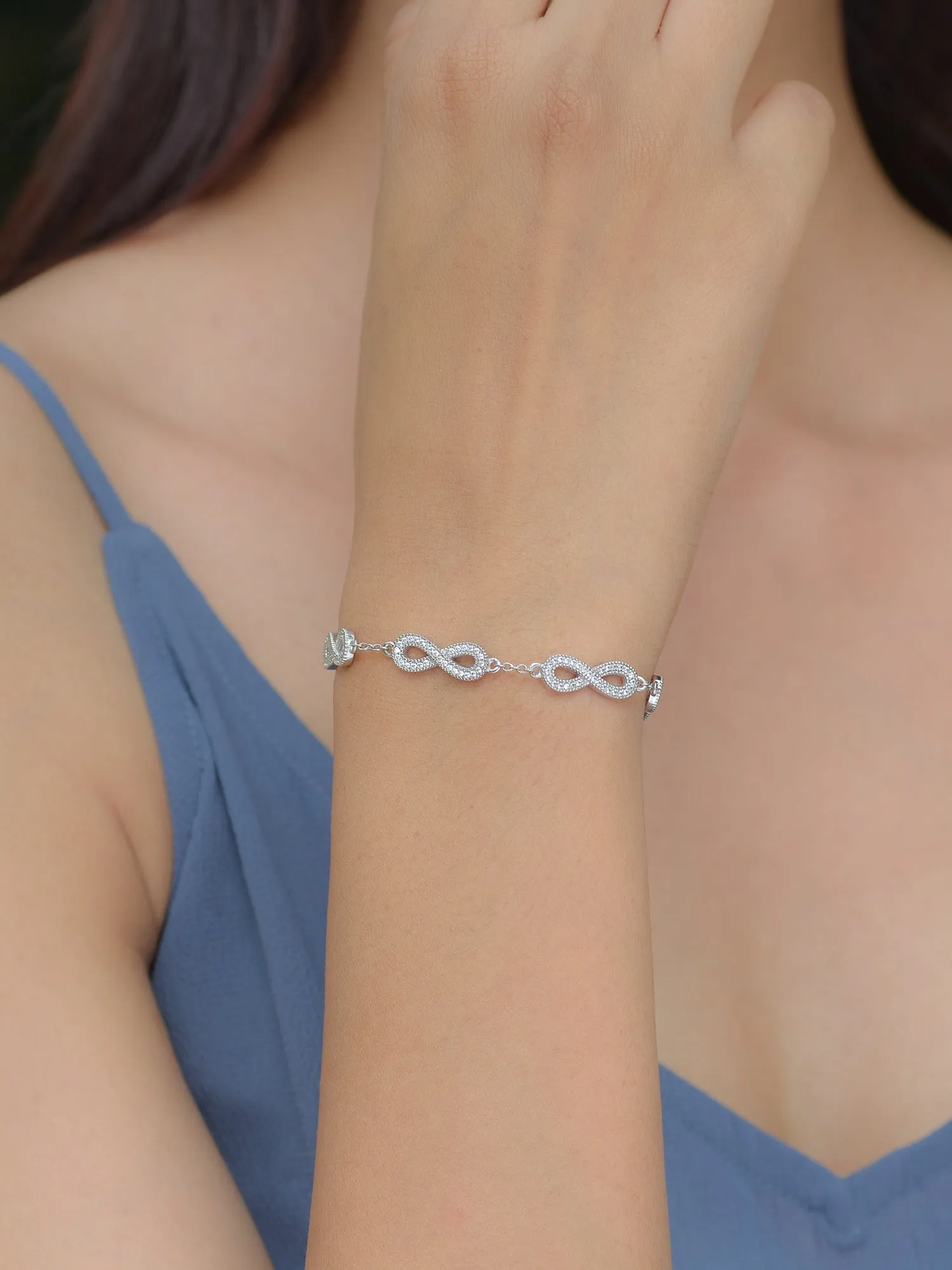 Infinity Link Bracelet For Women In Silver