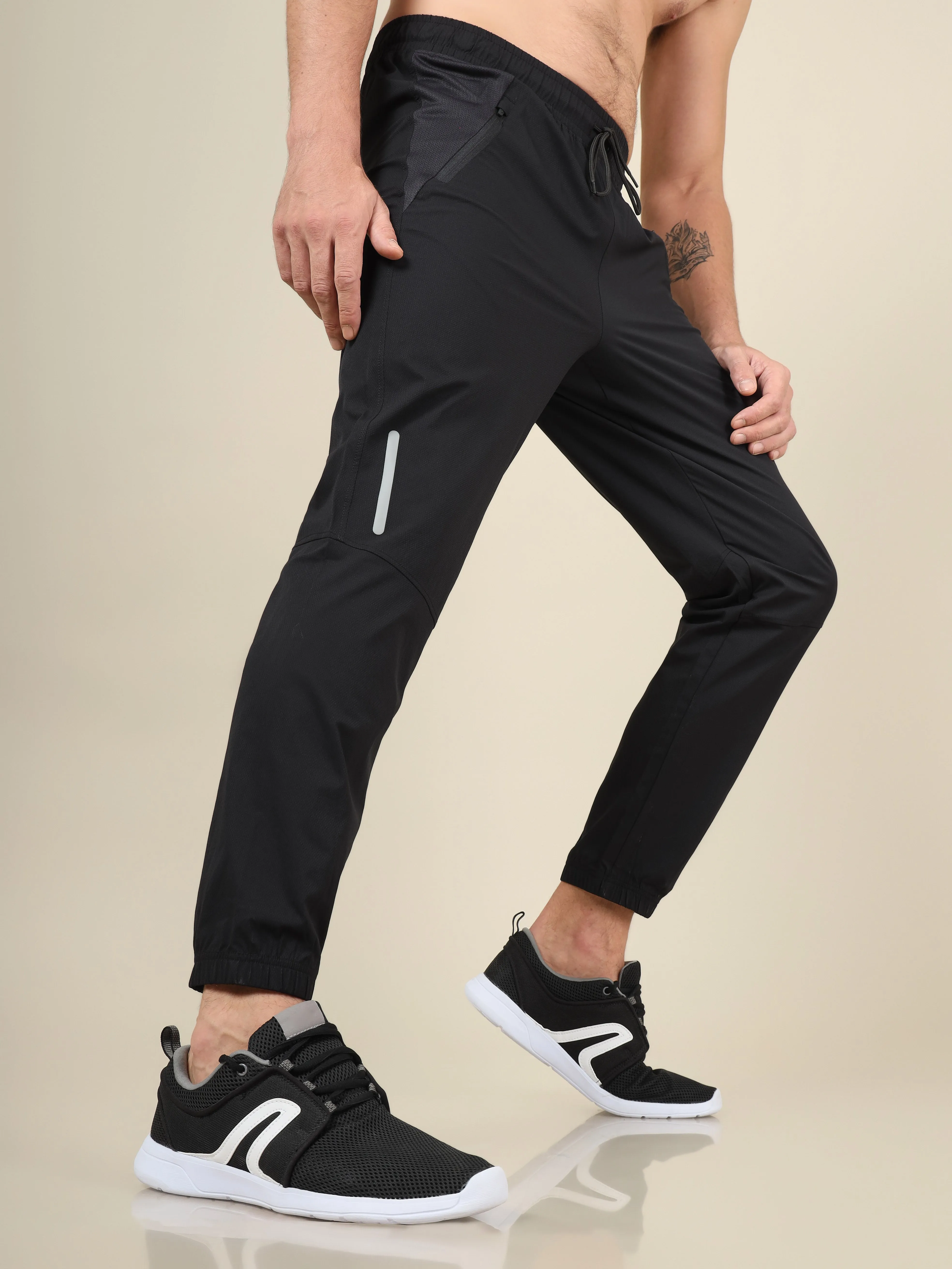 Men Colorblock Slim Fit Joggers with TECHNOLITE STRETCH