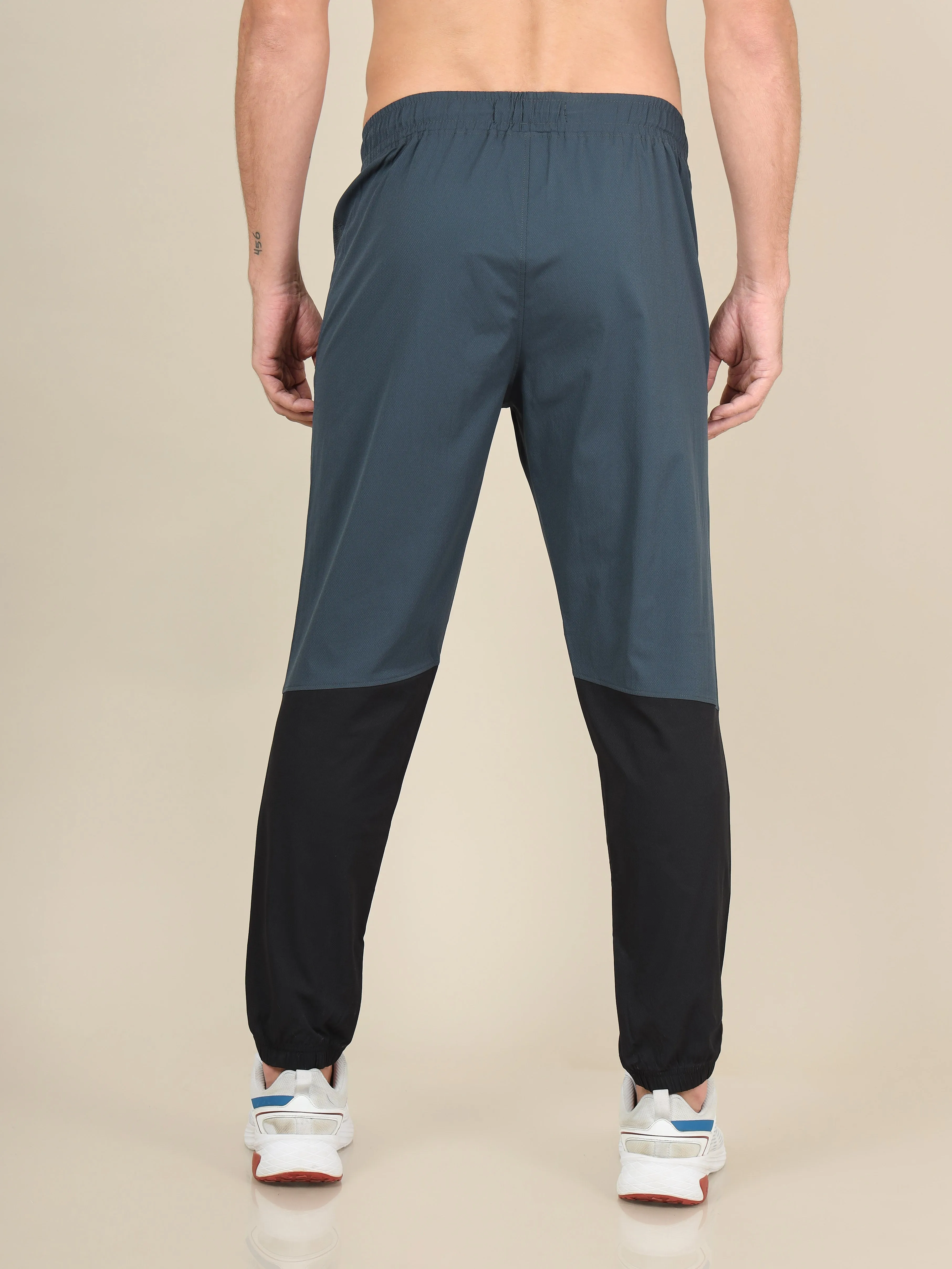 Men Colorblock Slim Fit Joggers with TECHNOLITE STRETCH