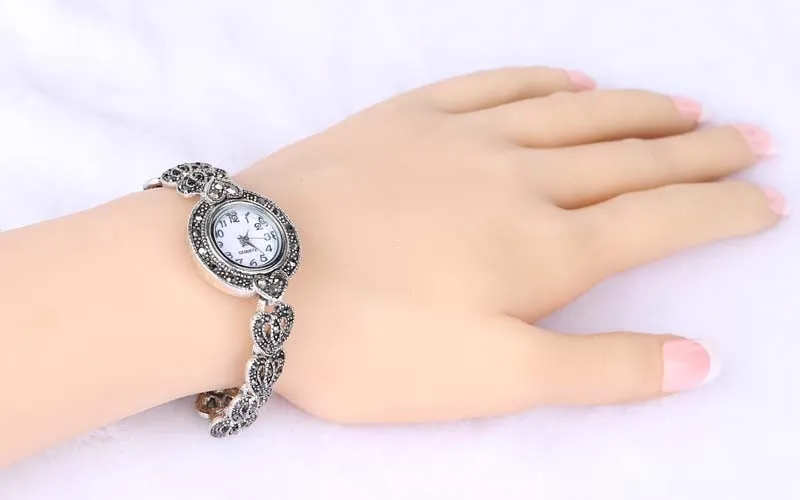 REVELRY 2019 New Luxury Quartz Watch Women Fashion Antique Silver Women's Watches Bright Black Crystal Vintage Bracelet Watch