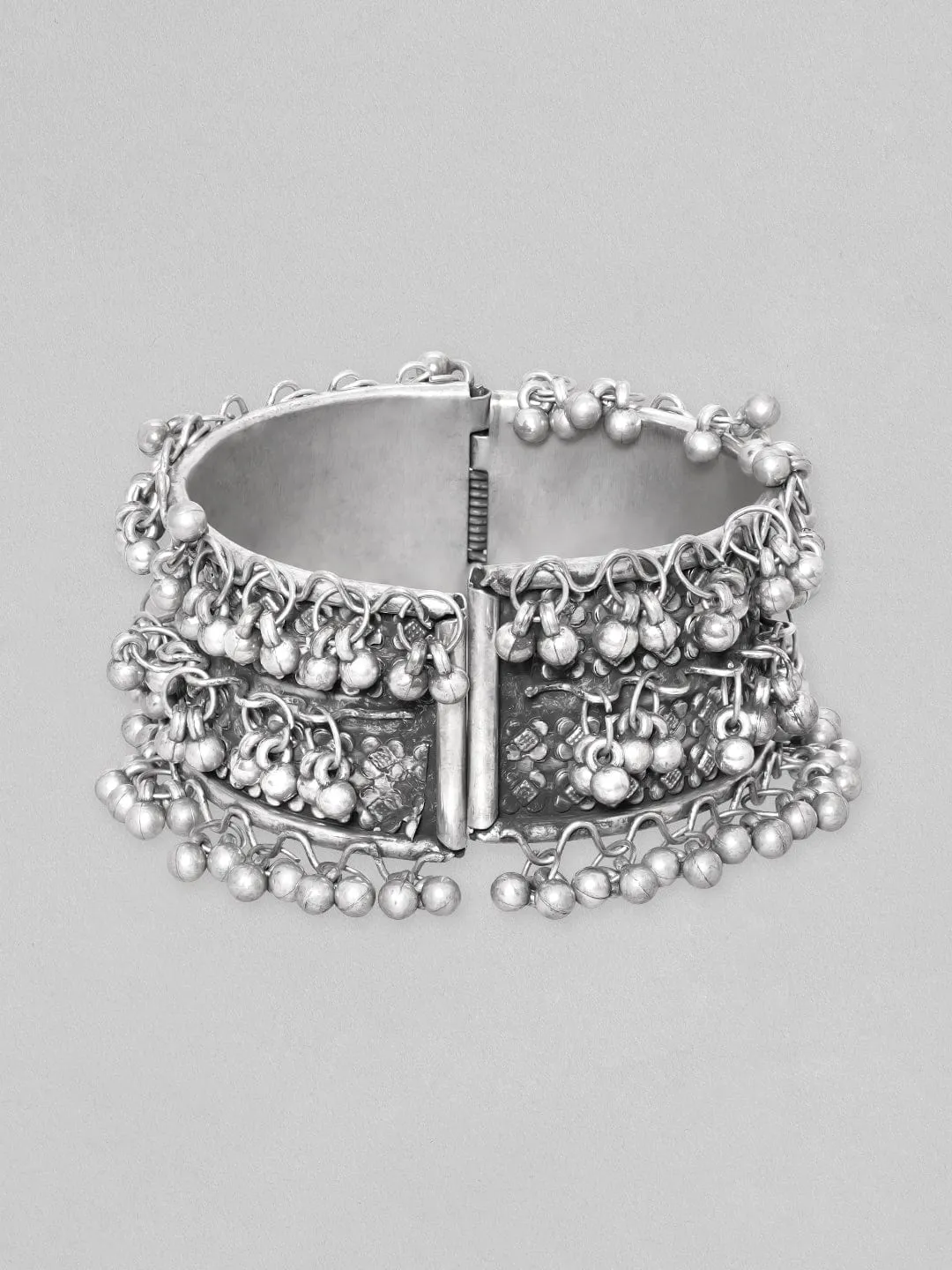 Rubans Women Oxidised Silver-Plated Kada Bracelet